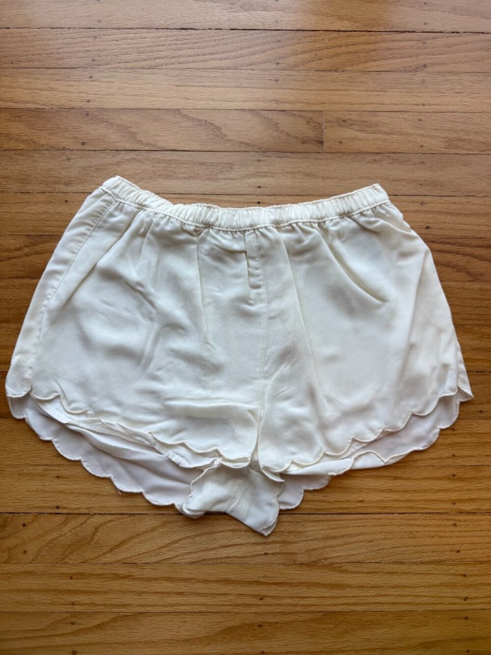 Abercrombie & Fitch Scallop Chiffon Shorts Cream Size M